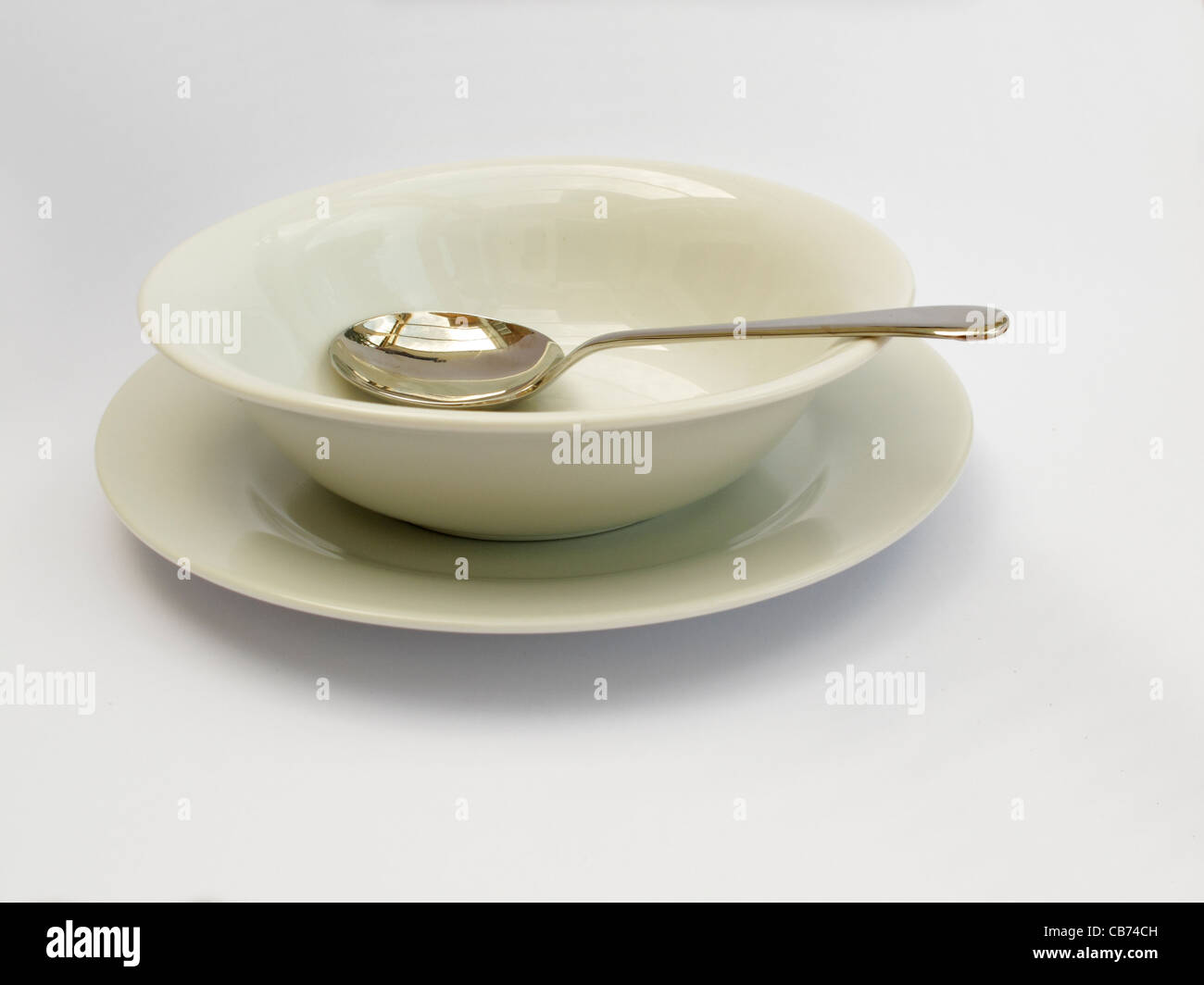 Tazón de Sopa china blanca y cuchara Foto de stock