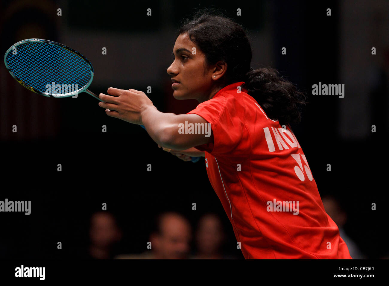 El jugador de bádminton Sindhu P. V. de la India desempeña en la final de  los singles femeninos Fotografía de stock - Alamy