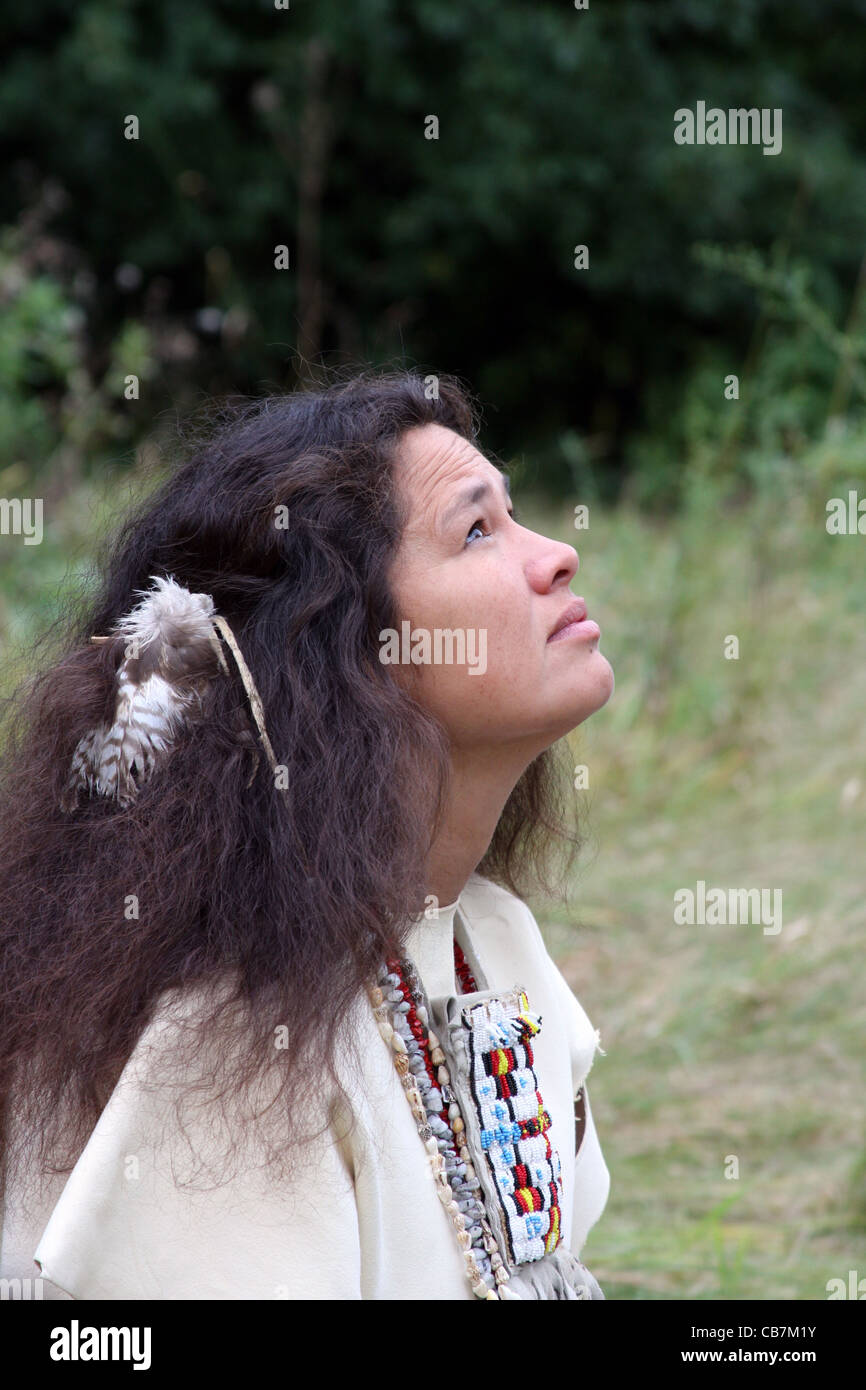 Ropa de dama mujer india nativa Imágenes recortadas de stock - Alamy