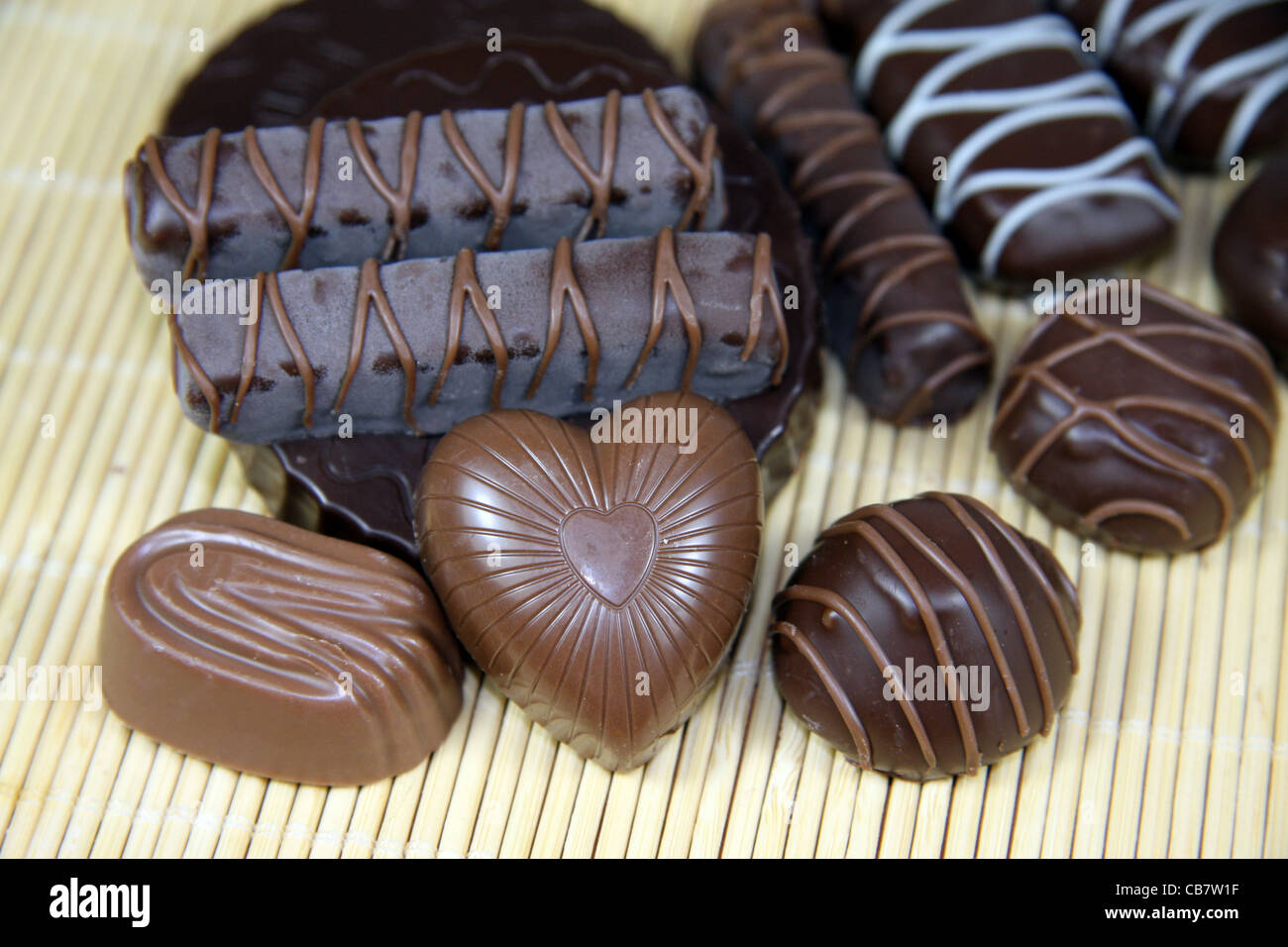 Conjunto de dulce tentador sabrosos dulces de chocolate Foto de stock