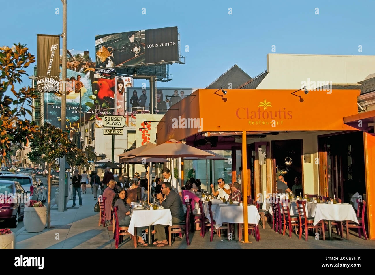 Sunset Plaza Restaurante Bar pavimento Clafoutis Sunset Boulevard Beverly Hills en Los Ángeles, Estados Unidos Foto de stock