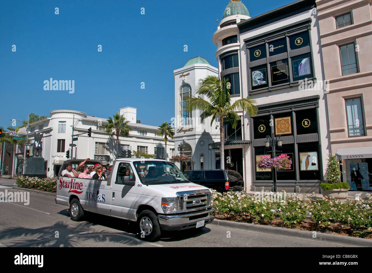 Rodeo Drive en el Bus Turístico Starline Tours boutiques tiendas Beverly Hills en Los Ángeles, California, Estados Unidos Foto de stock