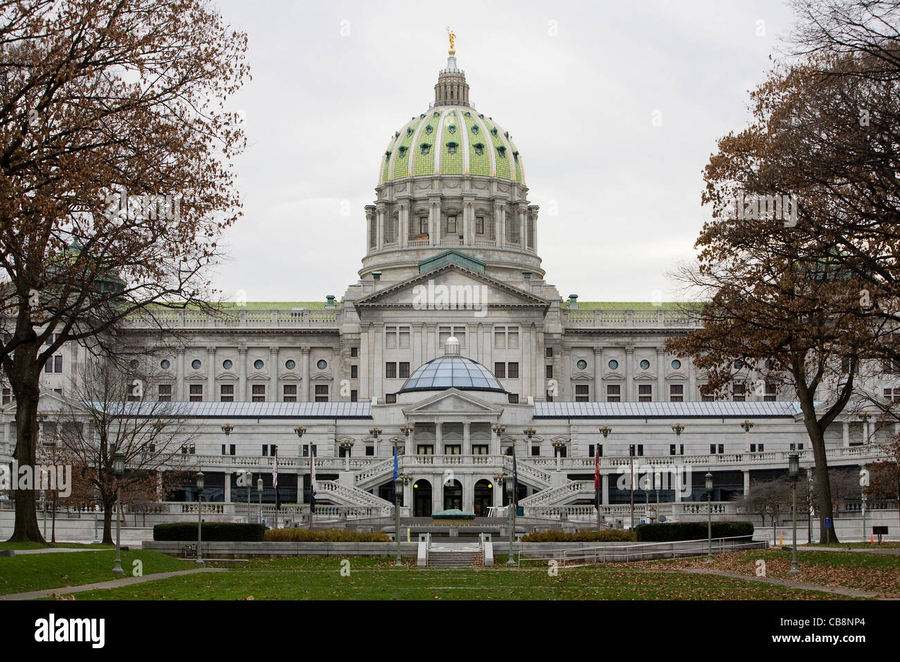 Una vista del centro de la ciudad de Harrisburg y el edificio del Capitolio del Estado de Pennsylvania. Foto de stock