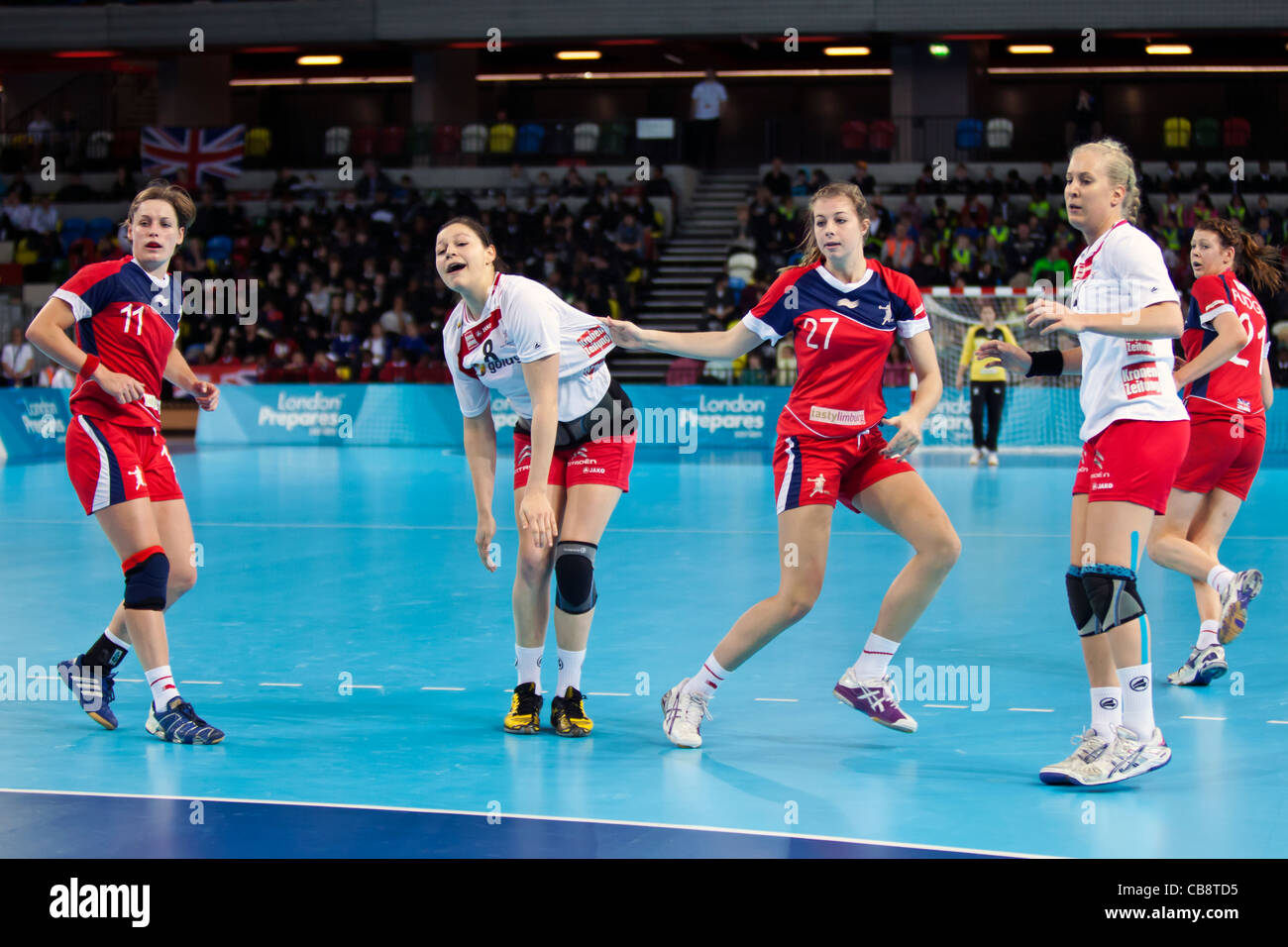 Austria v a Gran Bretaña en la Copa de balonmano de Mujeres de Londres. Celebrada en la arena de balonmano, Reino Unido. Foto de stock