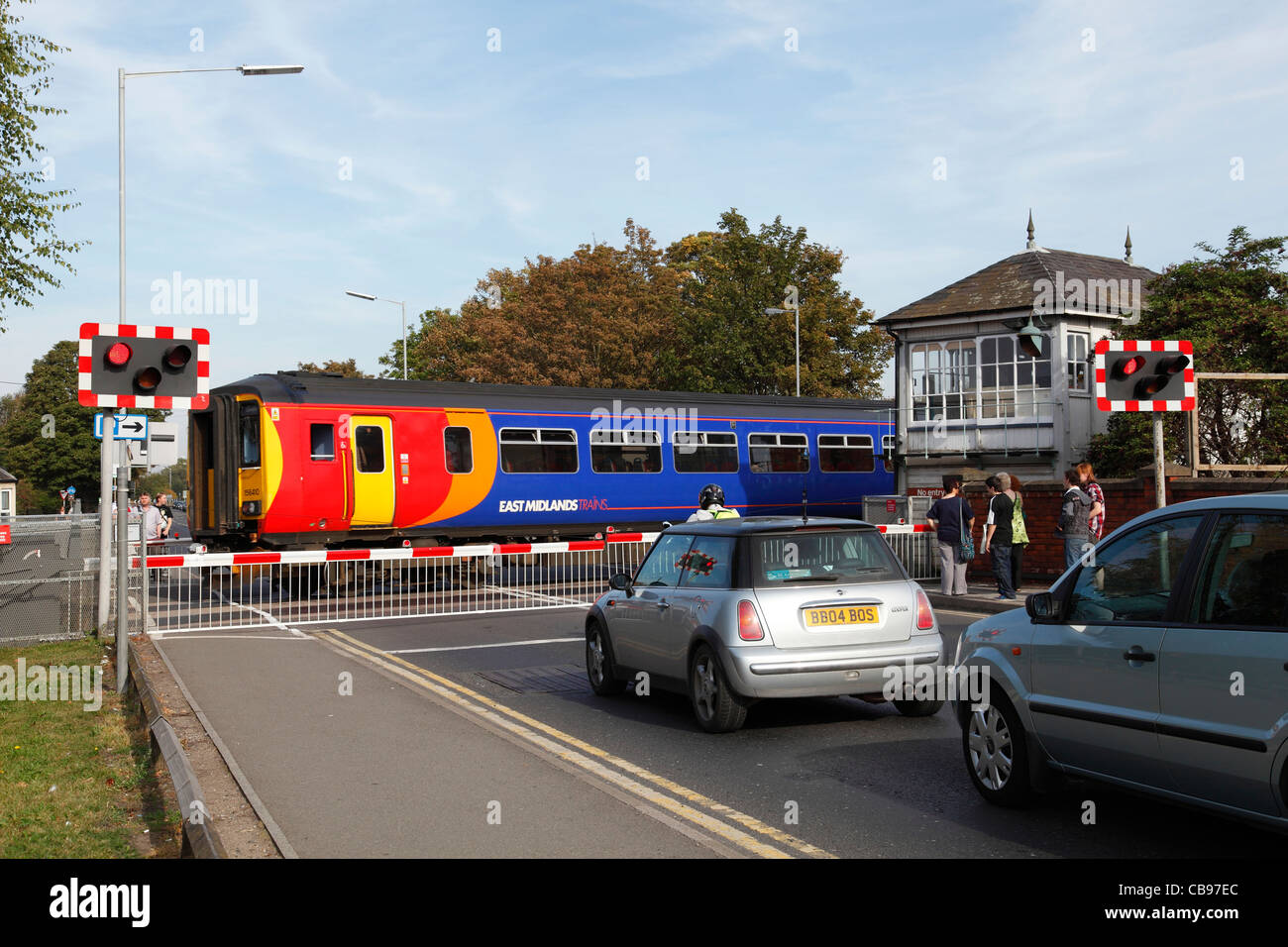 Un paso a nivel de ferrocarril en Nottinghamshire, Inglaterra, Reino Unido. Foto de stock