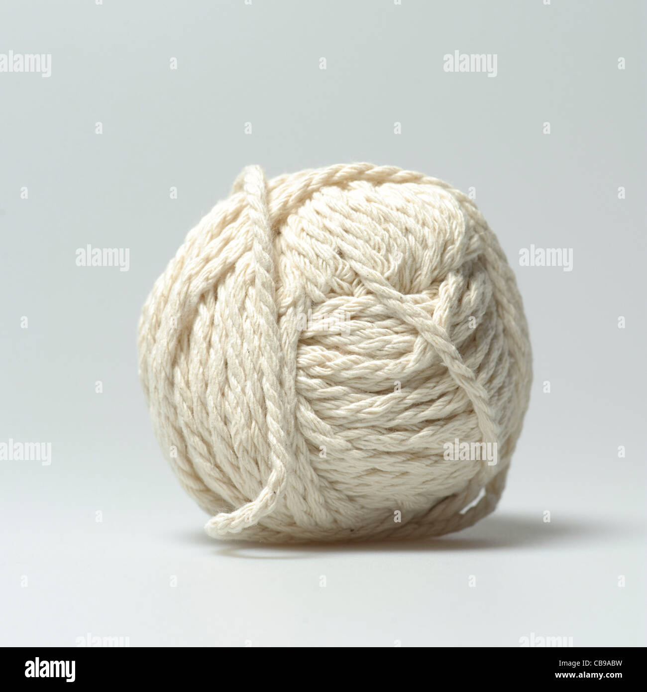 Una bola de hilo cord string blanco Foto de stock
