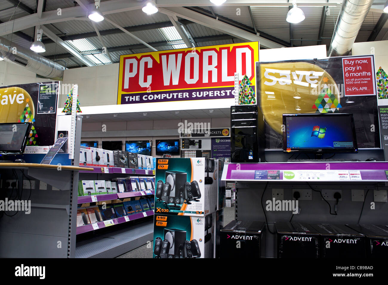 En el interior de una tienda PC World, reino unido Fotografía de stock -  Alamy