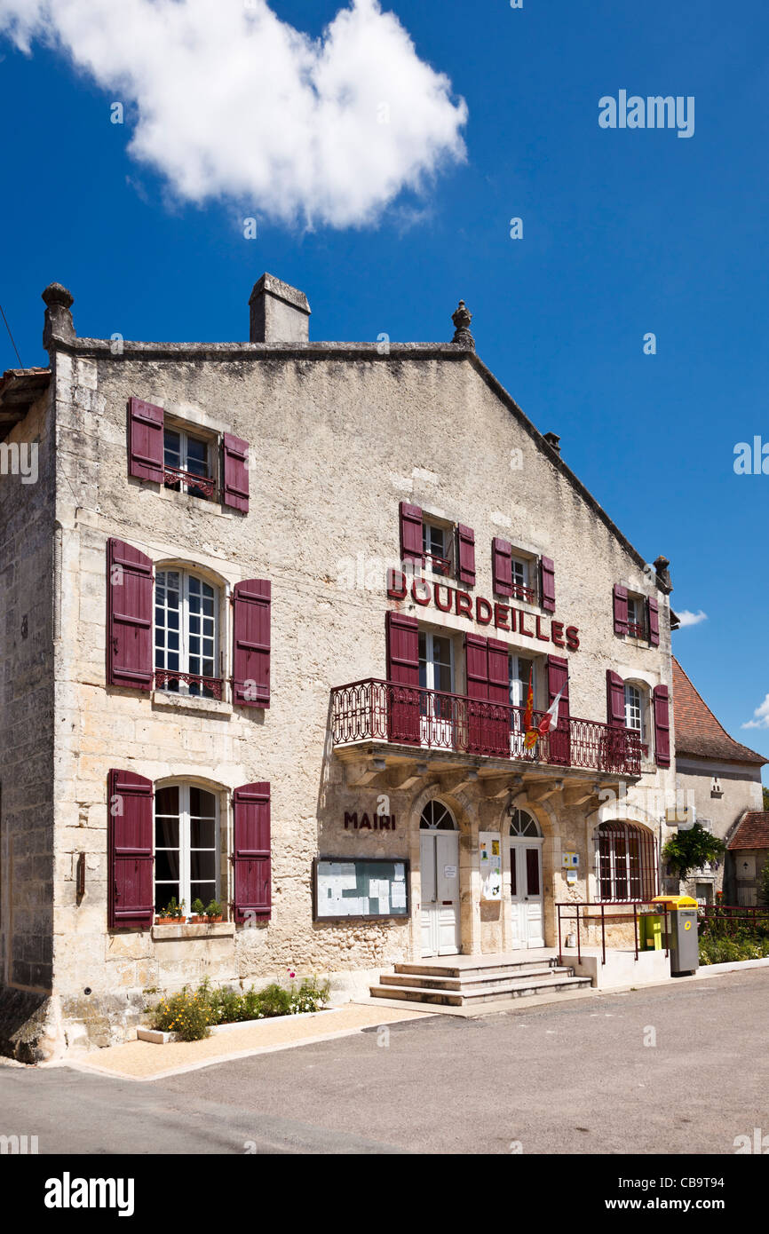 Mairie ayuntamiento en Bourdeilles, Dordogne, Francia Foto de stock