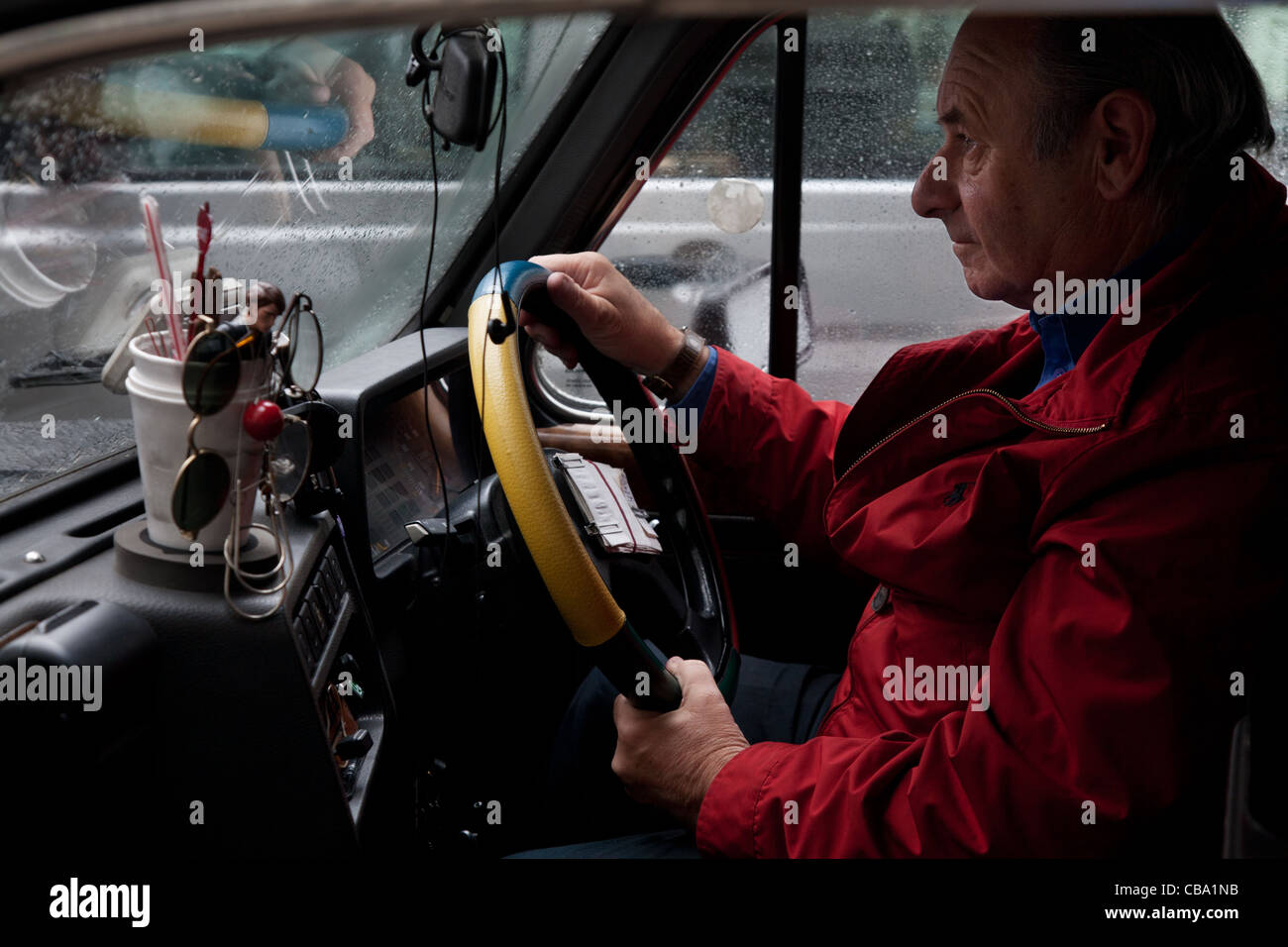 Un taxista de Londres, Londres, Reino Unido. Foto de stock