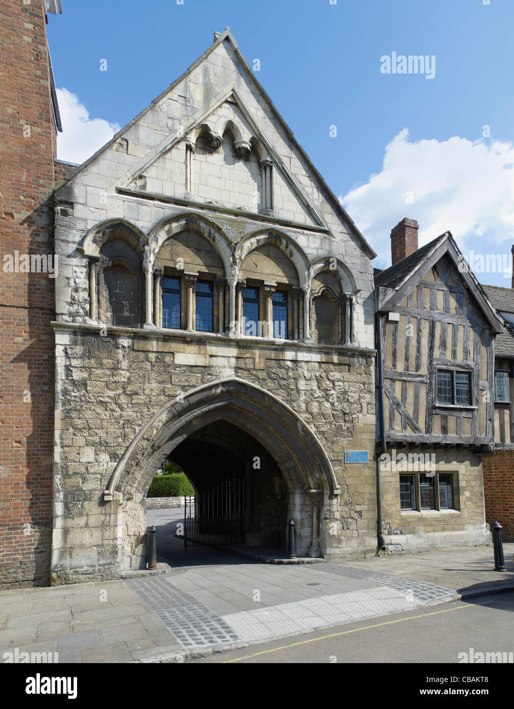 St Mary's gate. Cerca de la catedral de Gloucester Foto de stock