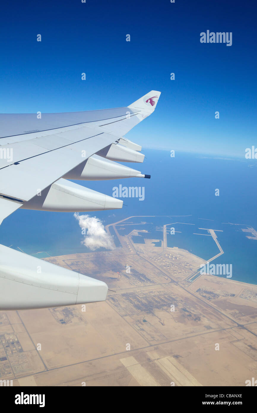 Fotografía aérea de Qatar, adoptada poco después de despegar del aeropuerto internacional de Doha, Qatar, Oriente Medio Foto de stock