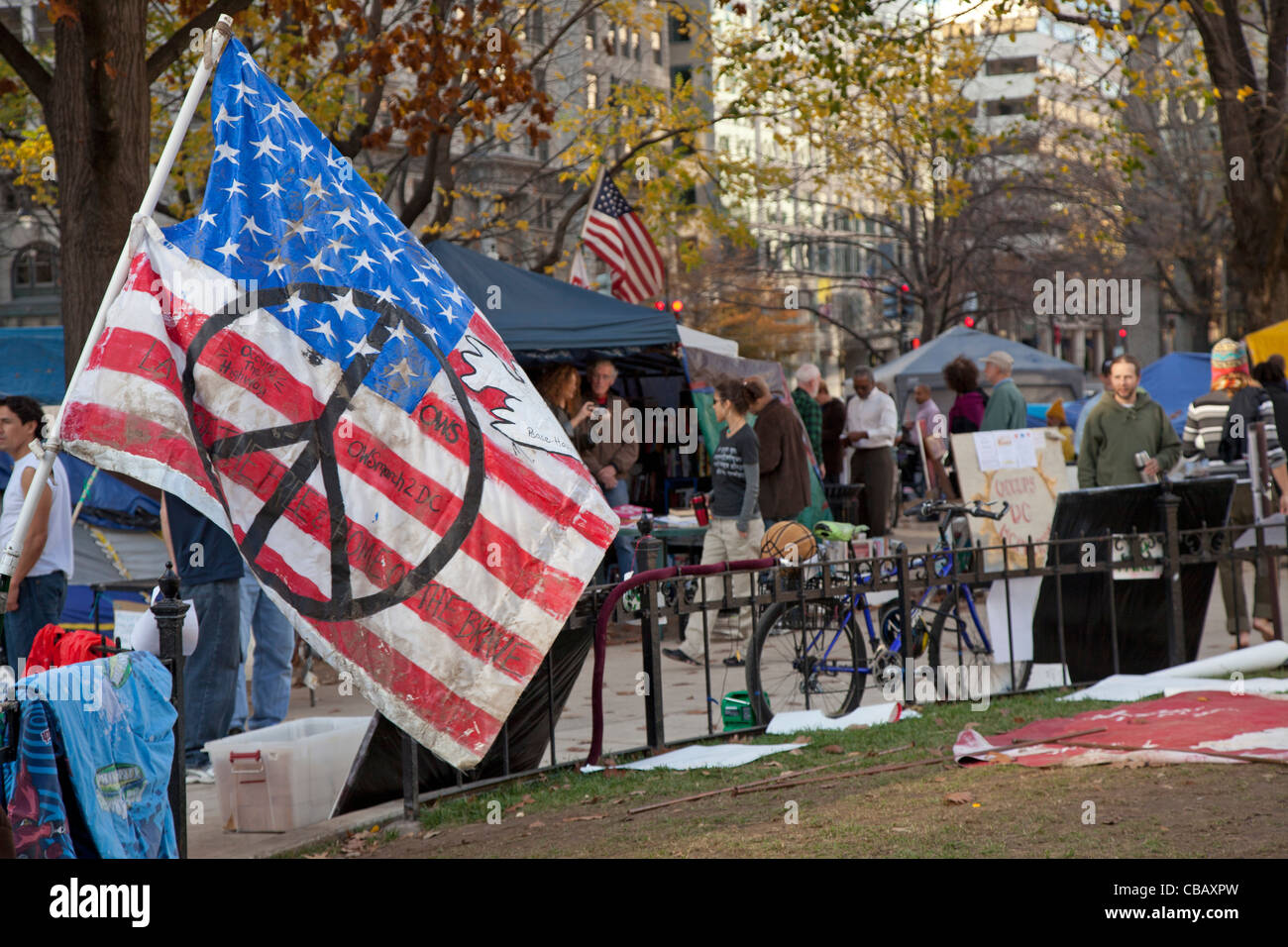 Washington, DC - El ocupar DC campamento en McPherson Square. Foto de stock