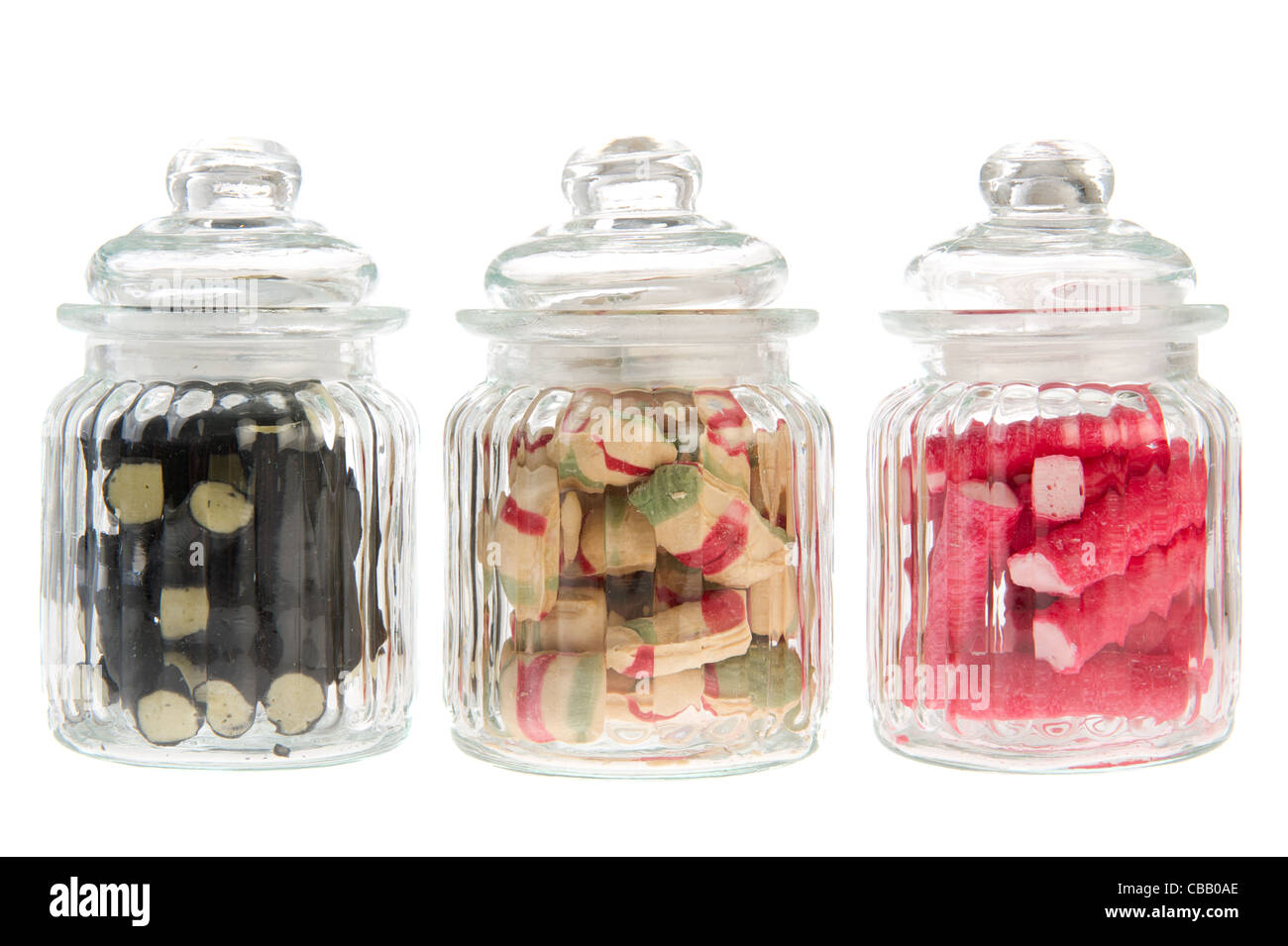 Orientar Lima Accesible Tres frascos de vidrio lleno de caramelos aislado sobre fondo blanco  Fotografía de stock - Alamy