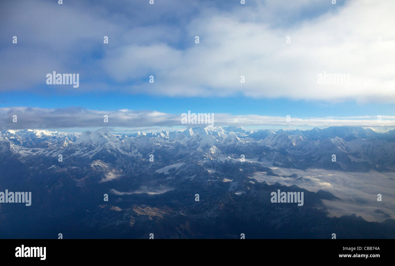 Fotografía aérea de las montañas del Himalaya, al este de Katmandú, Nepal, Asia Foto de stock