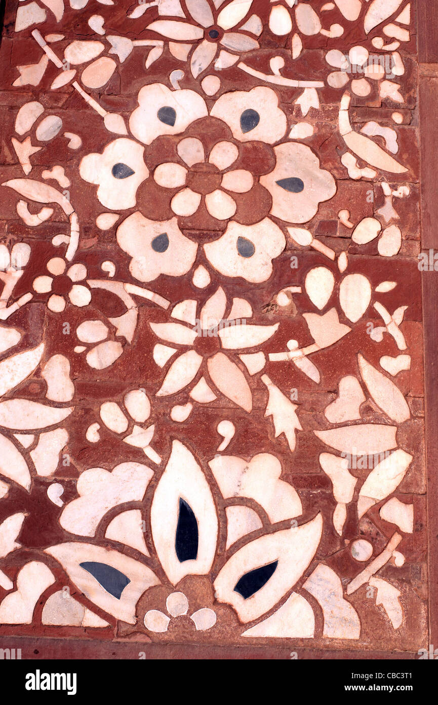 Motivo floral con incrustaciones de mármol de piedra arenisca roja el trabajo Fuerte Rojo, Agra, India,elaborar diseño,patrón Foto de stock