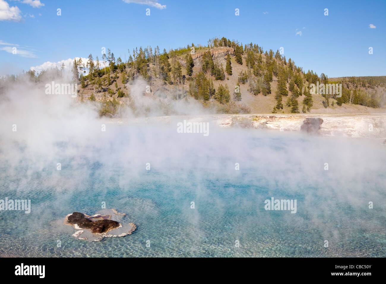 Excelsior geyser descubierta en el parque nacional de Yellowstone Foto de stock