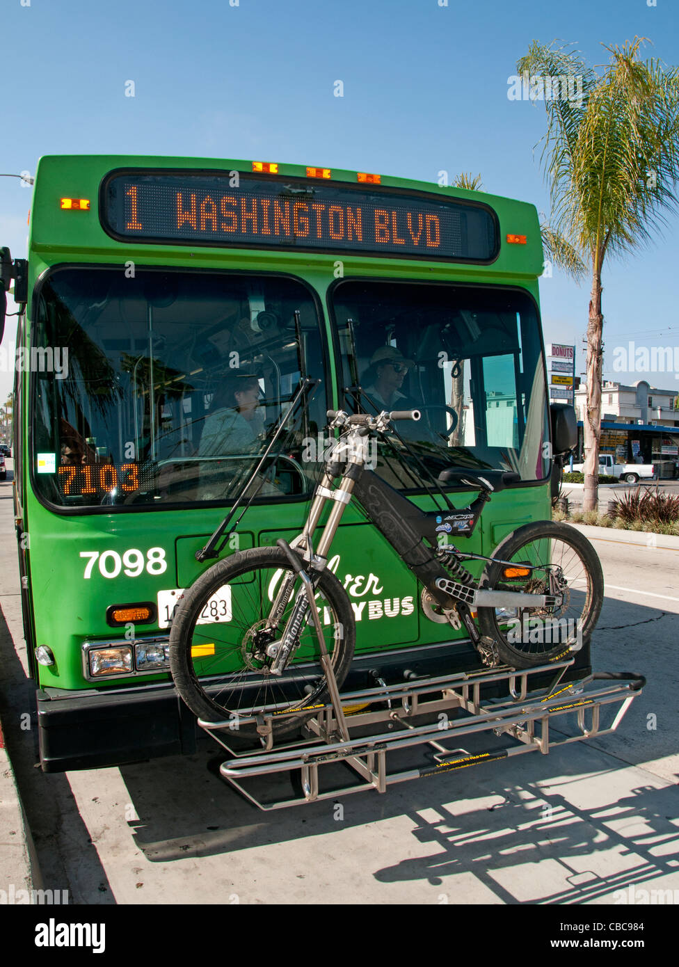 El bus de transporte de bicicletas Washington Boulevard Estados Unidos  California Los Angeles Fotografía de stock - Alamy