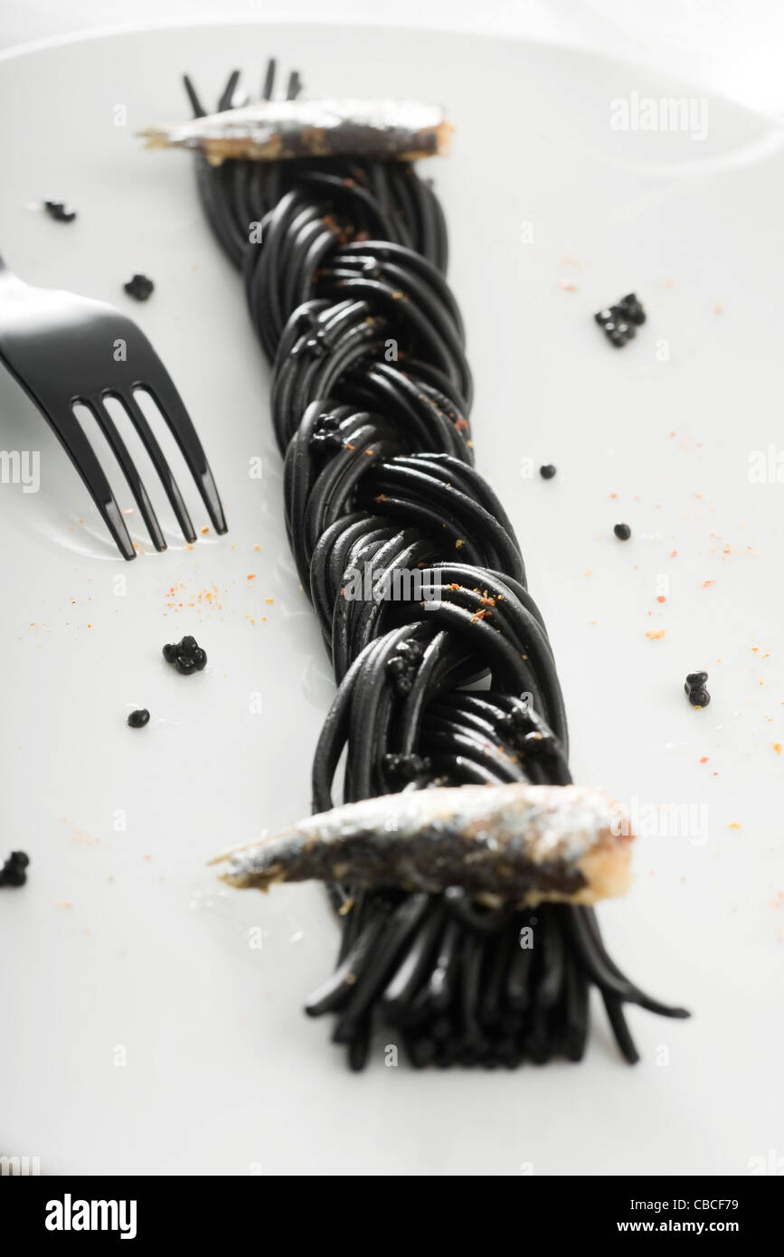 Espaguetis sardinas fotografías e imágenes de alta resolución - Alamy
