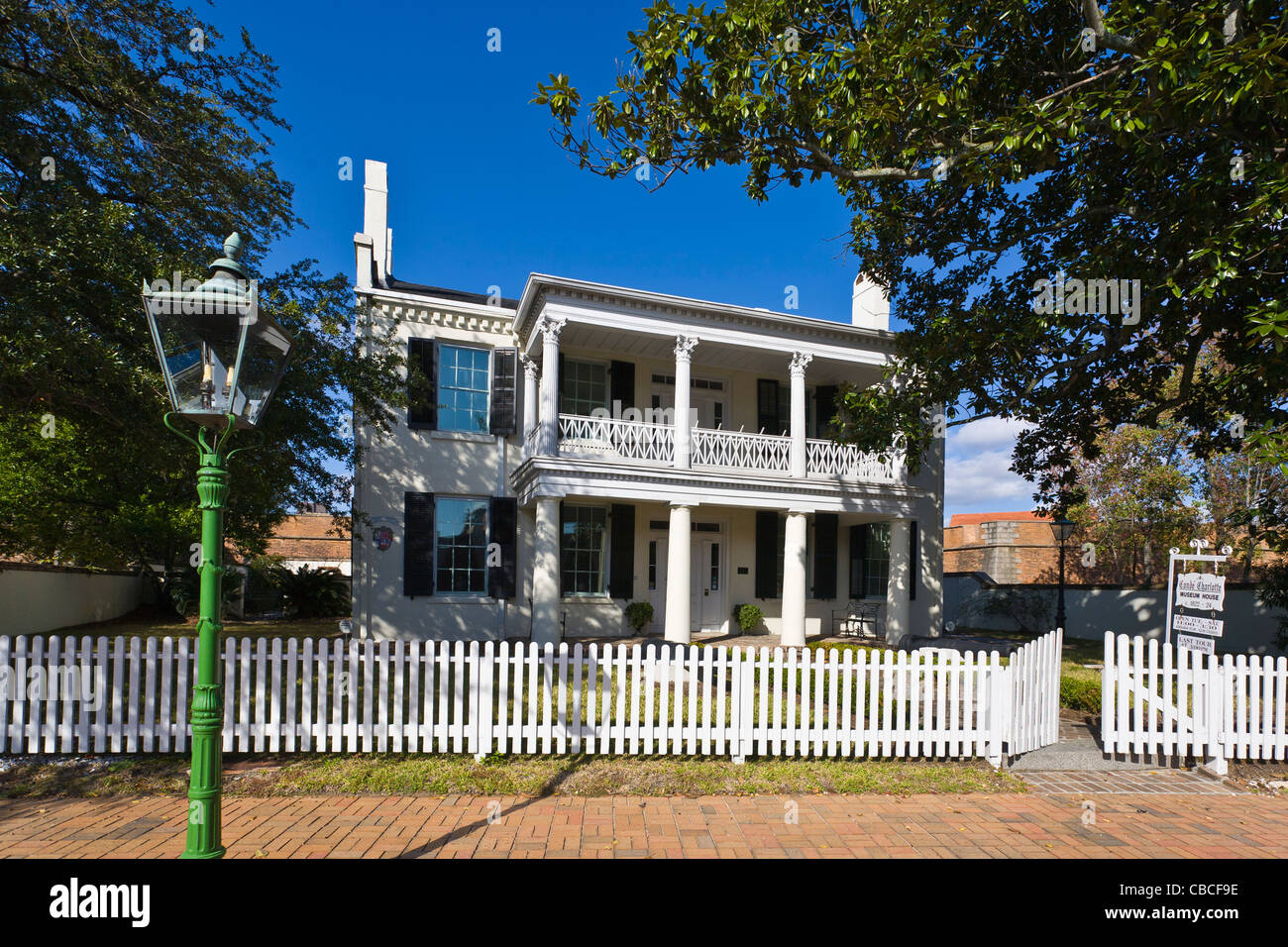 La Casa Museo Conde-Charlotte, también conocido como la Casa de las cinco banderas en Mobile Alabama Foto de stock