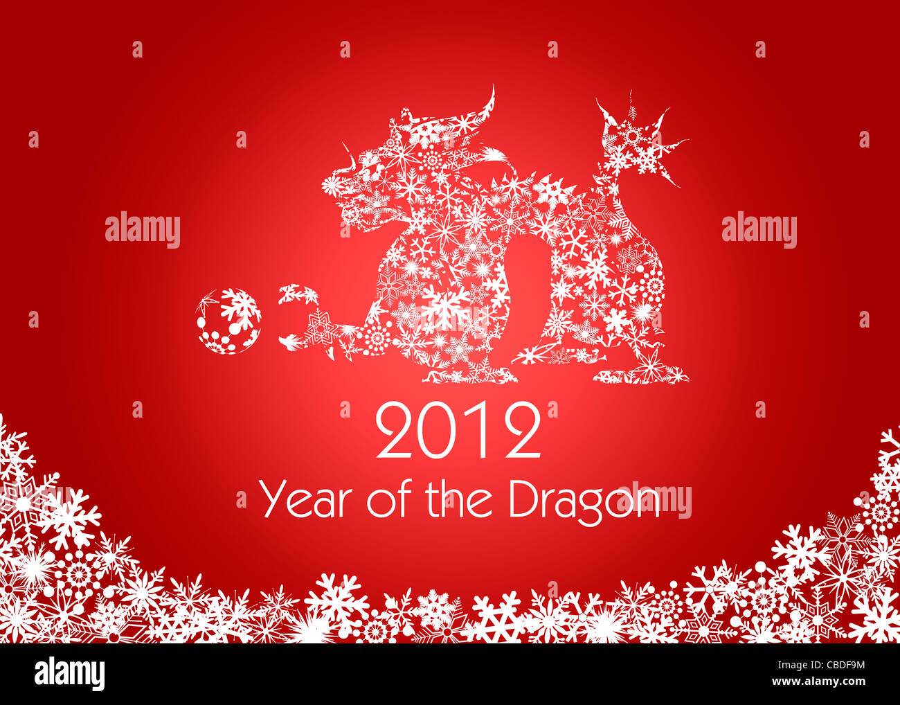 2012 Año nuevo chino Dragón Patrón con copos de nieve sobre fondo rojo. Foto de stock