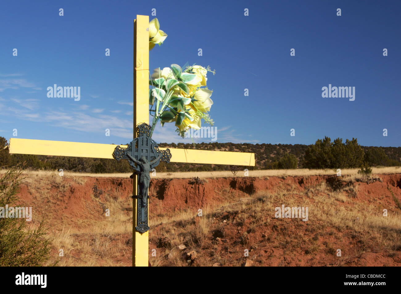 Cruzar arroyos los montoyas new mexico nm descansos carretera accidente muerte muriendo monumento conmemorativo de inscripción Foto de stock