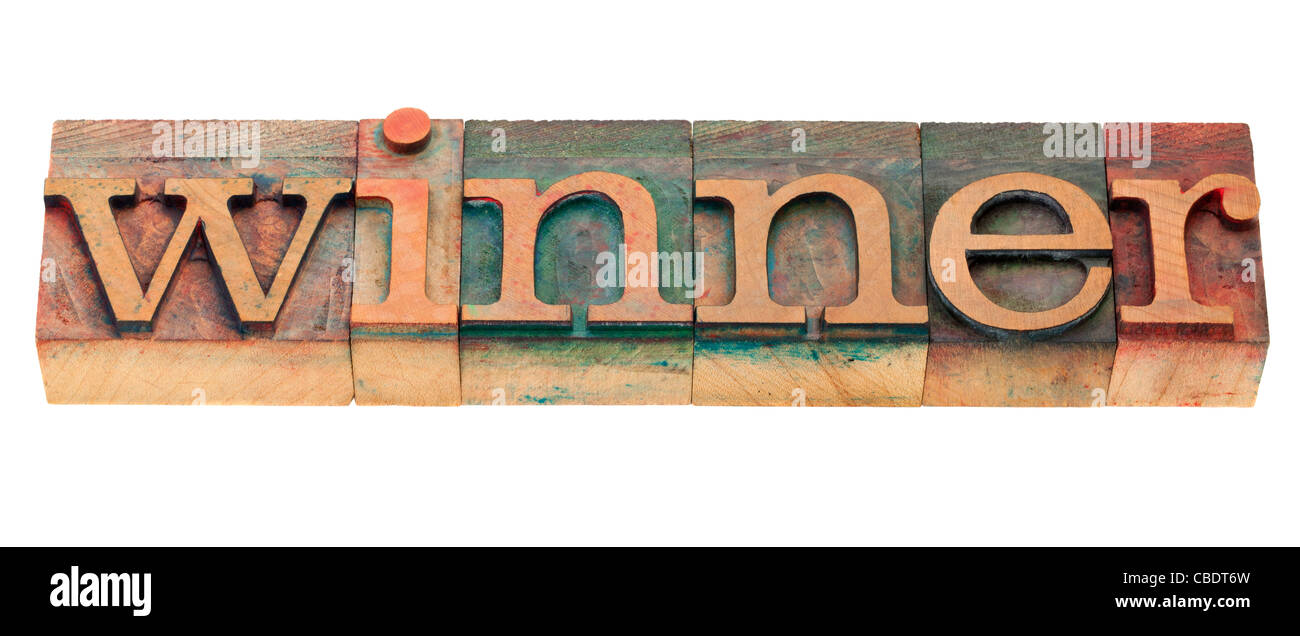 Ganador - palabra aislada en vintage tipografía bloques de madera Foto de stock