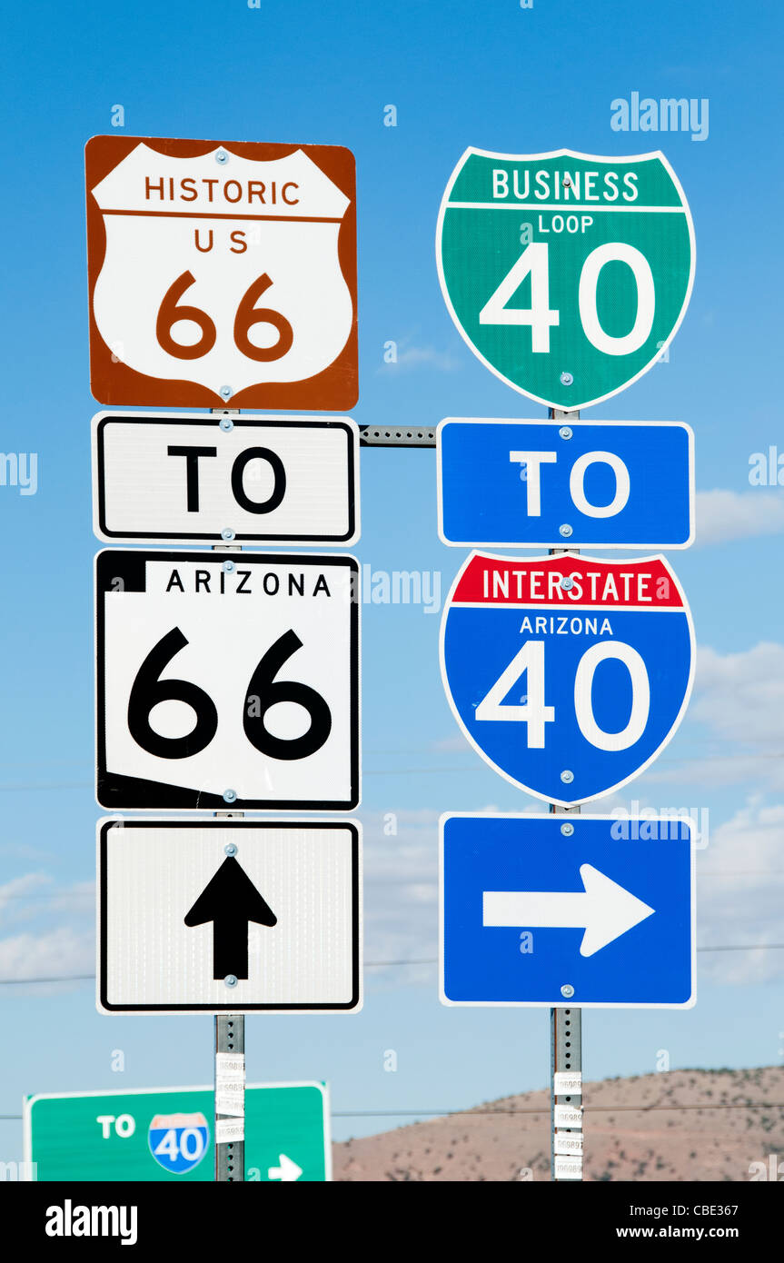 La histórica ruta 66 señal de tráfico vial nacional americano de Arizona interstate 40 Foto de stock