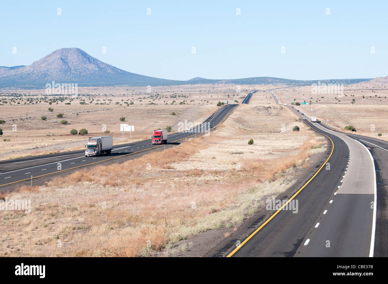 La autopista interestatal 40 la histórica ruta 66 señal de tráfico vial nacional americano de Arizona Foto de stock