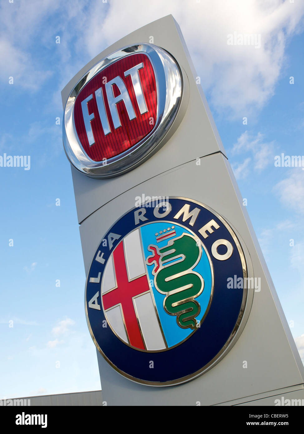 Fiat y Alfa Romeo Coche italiano fabricantes del logotipo Foto de stock