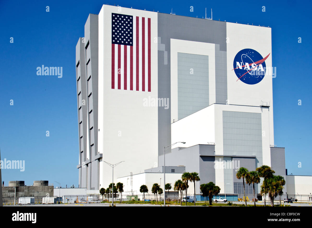 El edificio de ensamblaje de vehículos en el Centro Espacial Kennedy Foto de stock