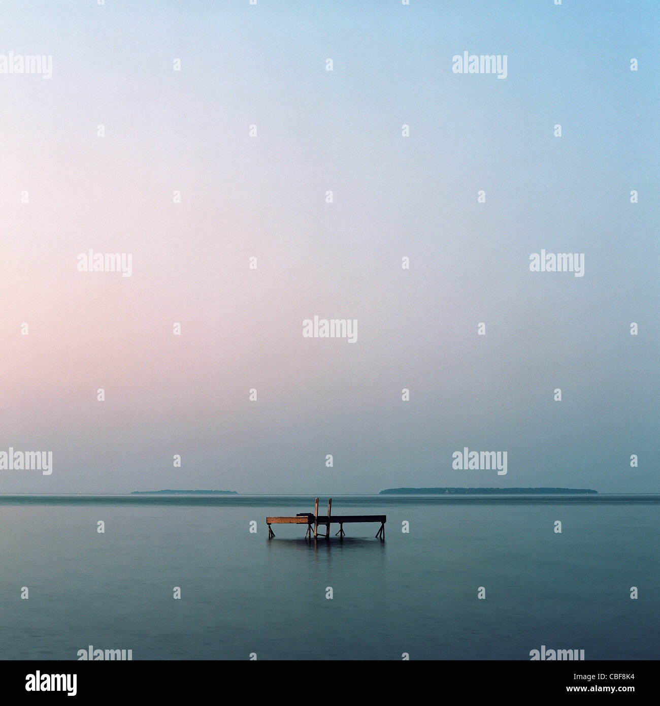 Pontón en el lago Simcoe, Ontario, Canadá, Barrie Foto de stock