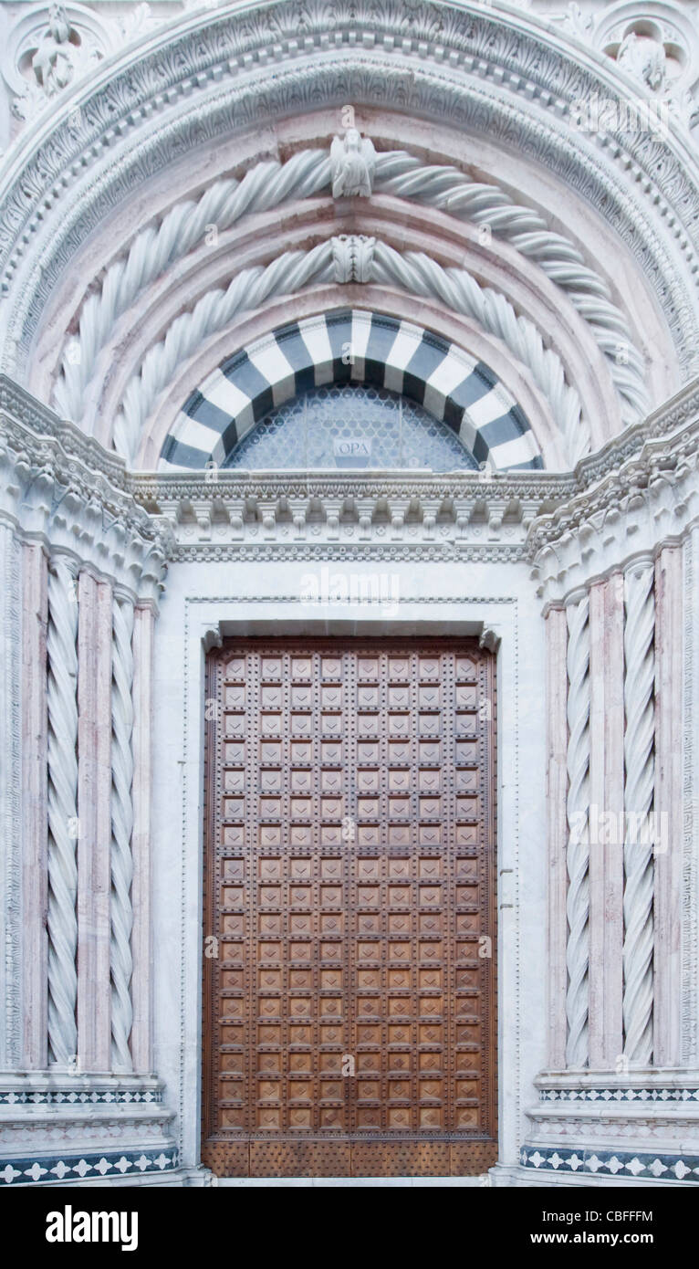 Europa, Italia, Toscana, Siena, Siena la catedral (Duomo di Siena) Umbral Foto de stock