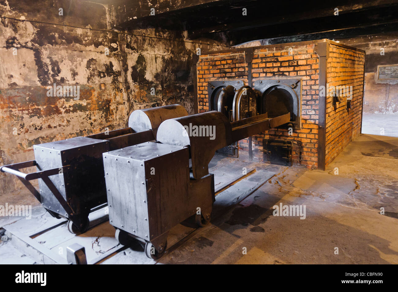 Carros de cuerpo y cámaras de hornos crematorios en Auschwitz I Campo de  Concentración Fotografía de stock - Alamy