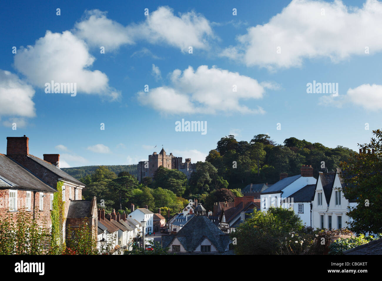 Dunster Village y el castillo. Somerset. Inglaterra. En el Reino Unido. Foto de stock