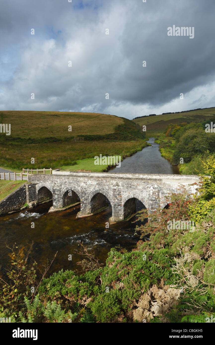 Landacre Bridge y el Río Barle. Exmoor National Park. Somerset. Inglaterra. En el Reino Unido. Foto de stock