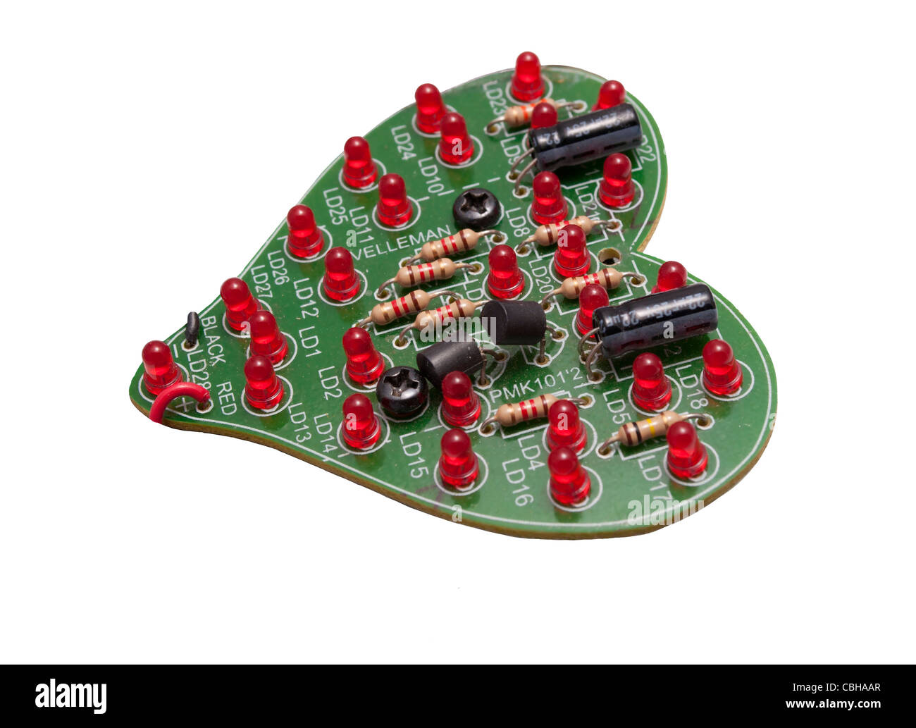 Placa de circuito electrónico corazón con luces LED rojo aislado en blanco  Fotografía de stock - Alamy