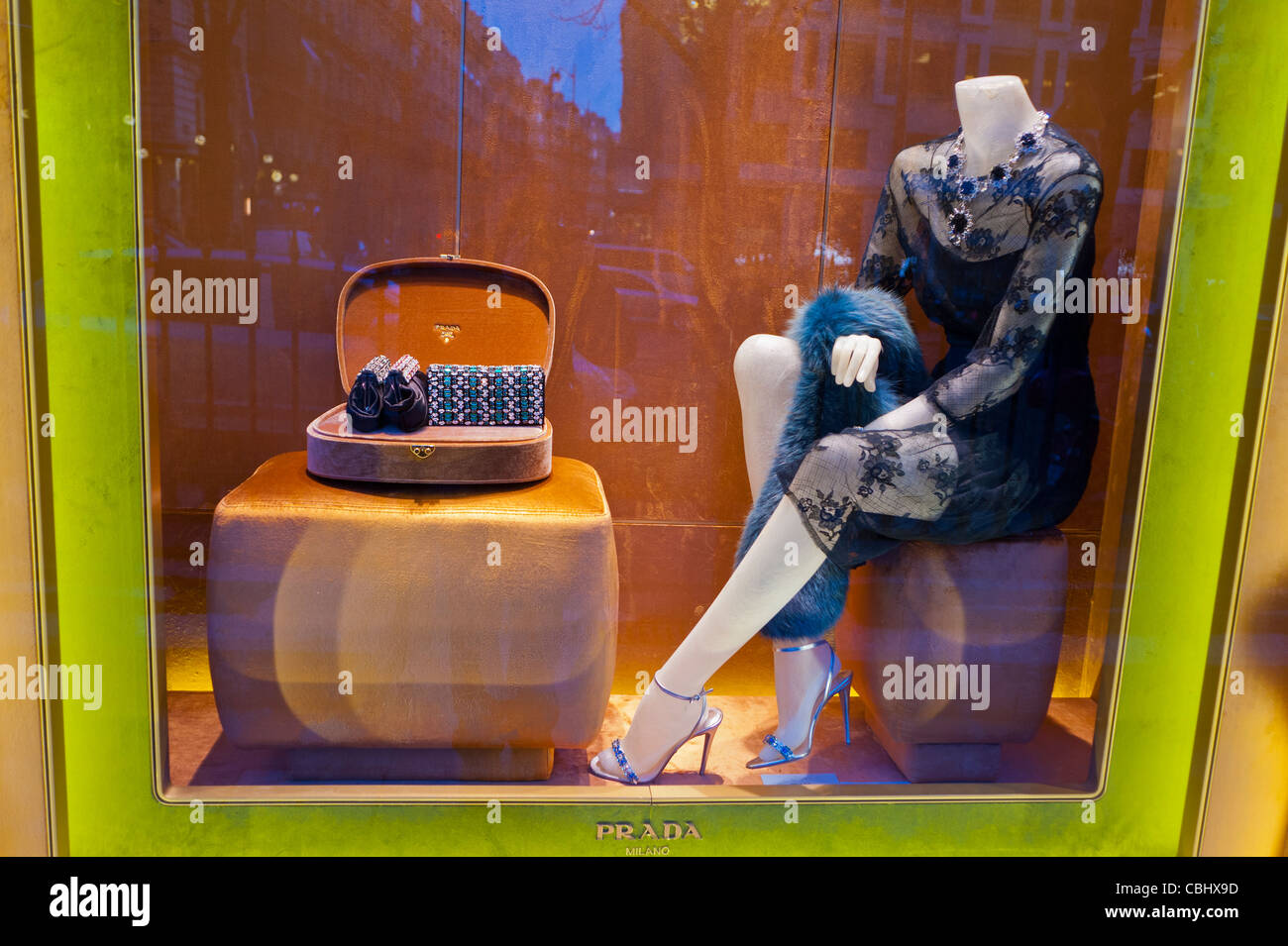 Marcas de lujo ropa paris tienda escaparate escaparates