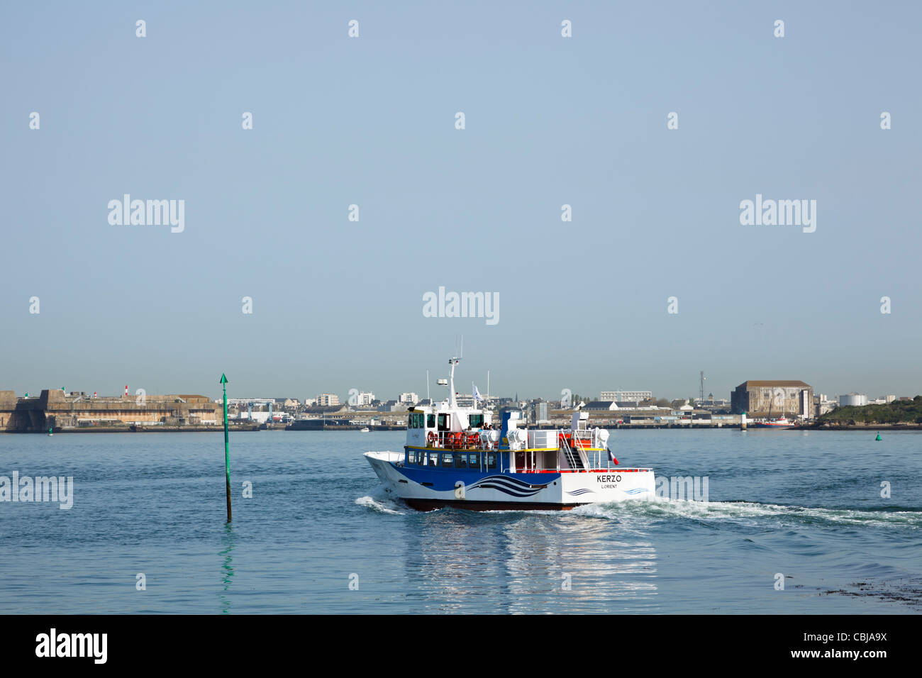 Ferry desde Port Louis a Lorient, Morbihan, Bretaña, Francia Foto de stock