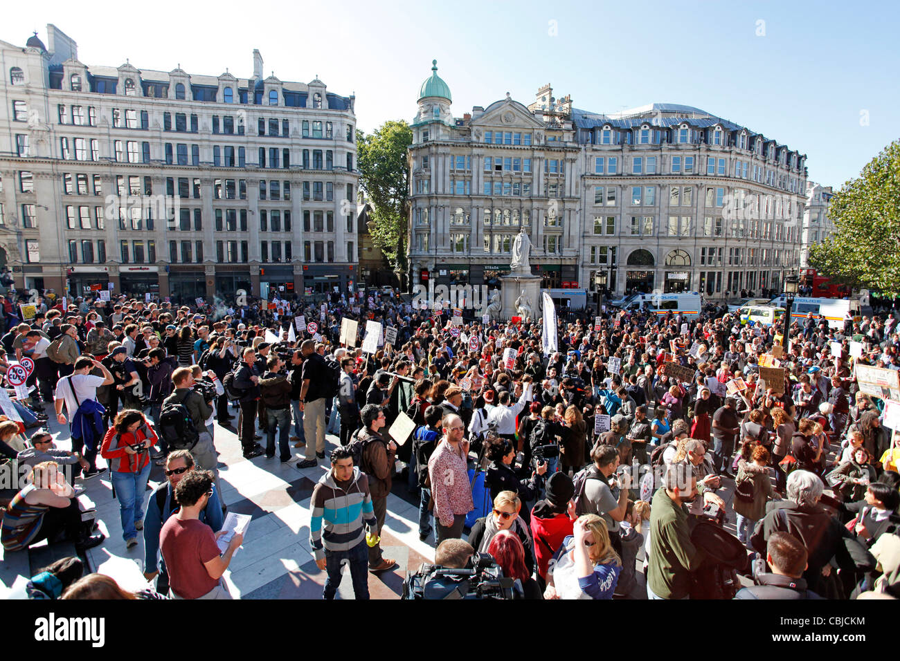 Ocupar la Bolsa de Londres manifestación contra los recortes y los banqueros organizado por ocupar Londres como una protesta pacífica. Foto de stock