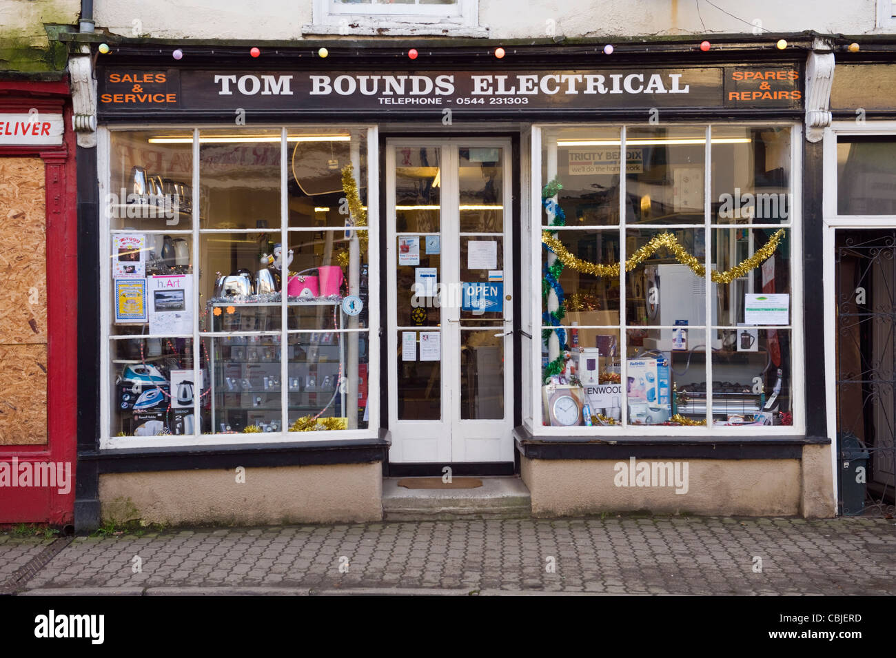 Las ventas de electricidad local servicio de repuestos y reparaciones tienda en High Street en Kingston Herefordshire Inglaterra Foto de stock