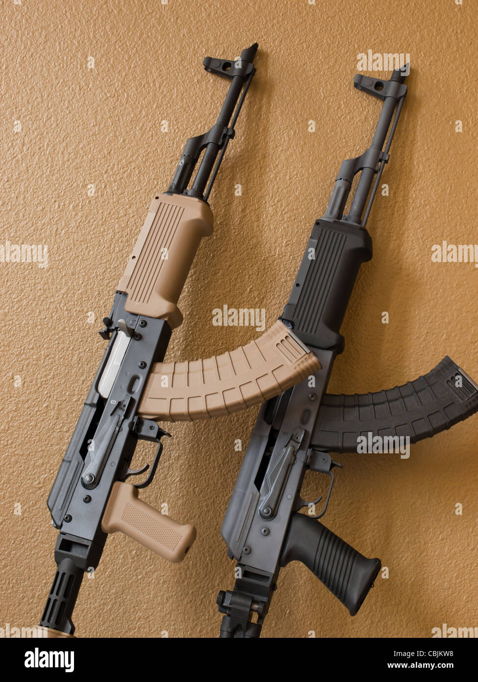 Pintado personalizado con un AK-47 30 ronda magazine y una bolsa plegable  Fotografía de stock - Alamy
