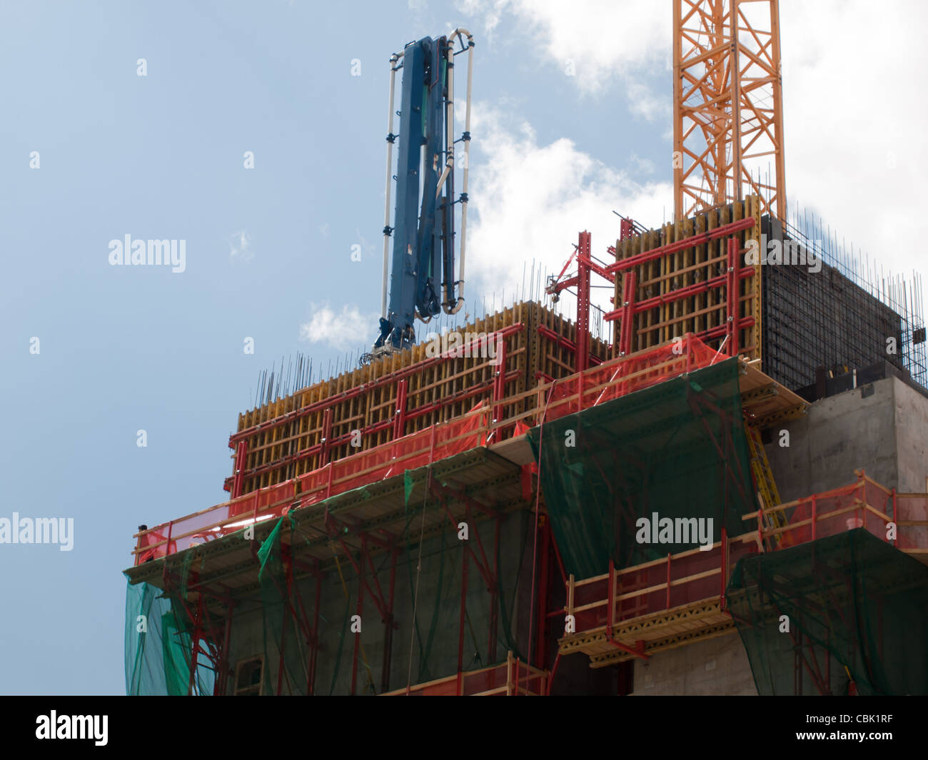 Construcción del alto edificio de oficinas en Denver, Colorado
