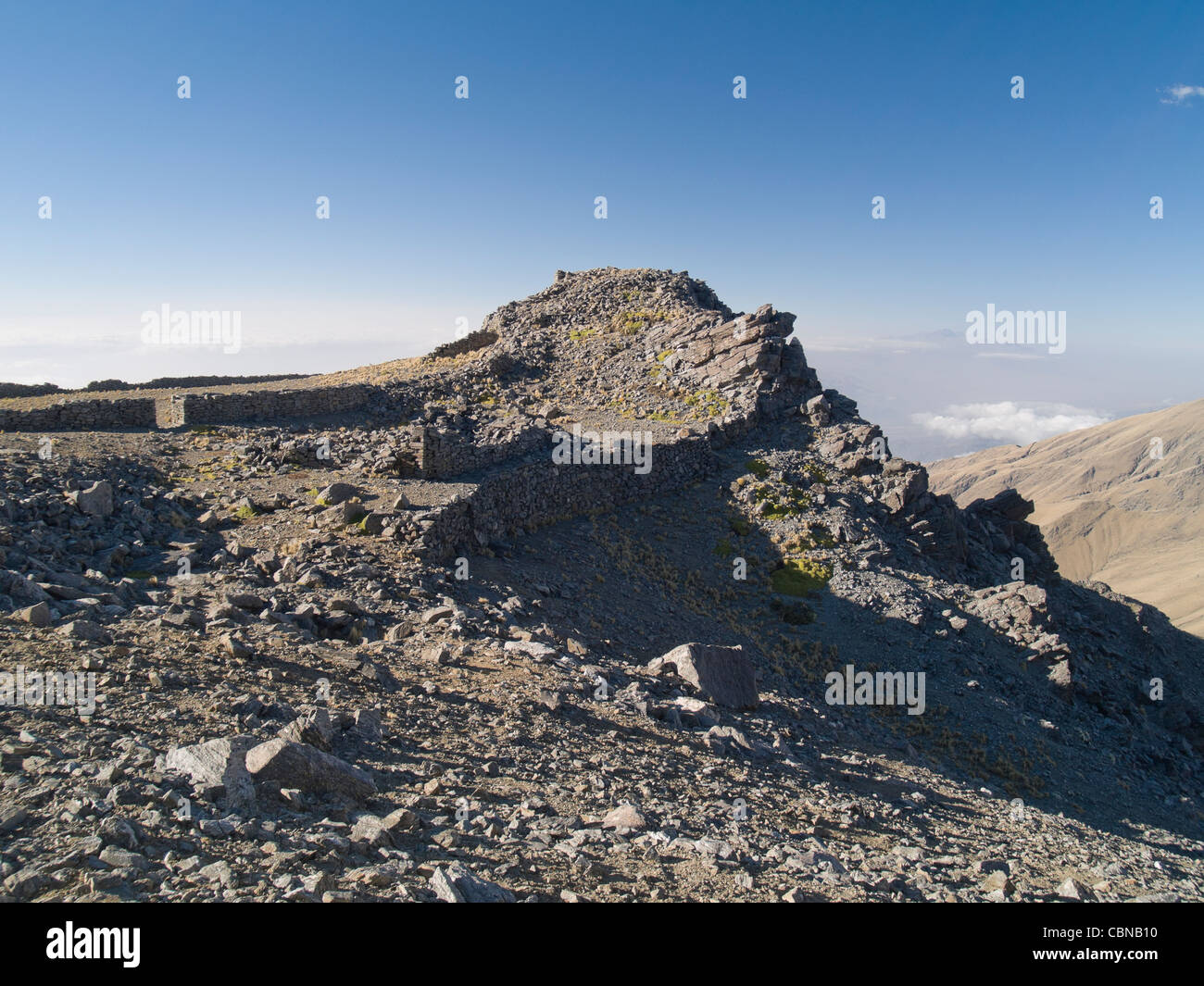 Cámara digital Olympus vista panorámica desde antiguas ruinas La