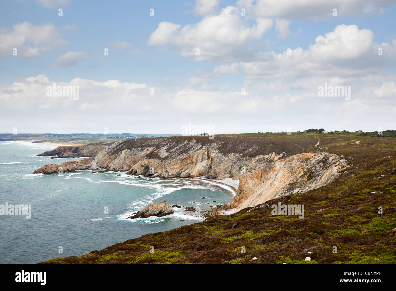 Costa en el Cap de La Chevre, Costa de la península de Crozon, Bretaña, Francia Foto de stock