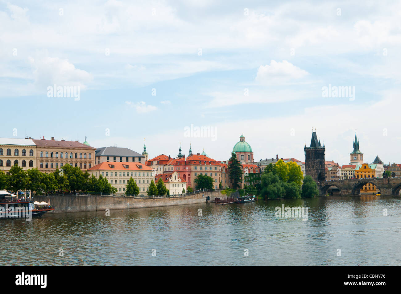 La vista sobre el verano Praga Foto de stock