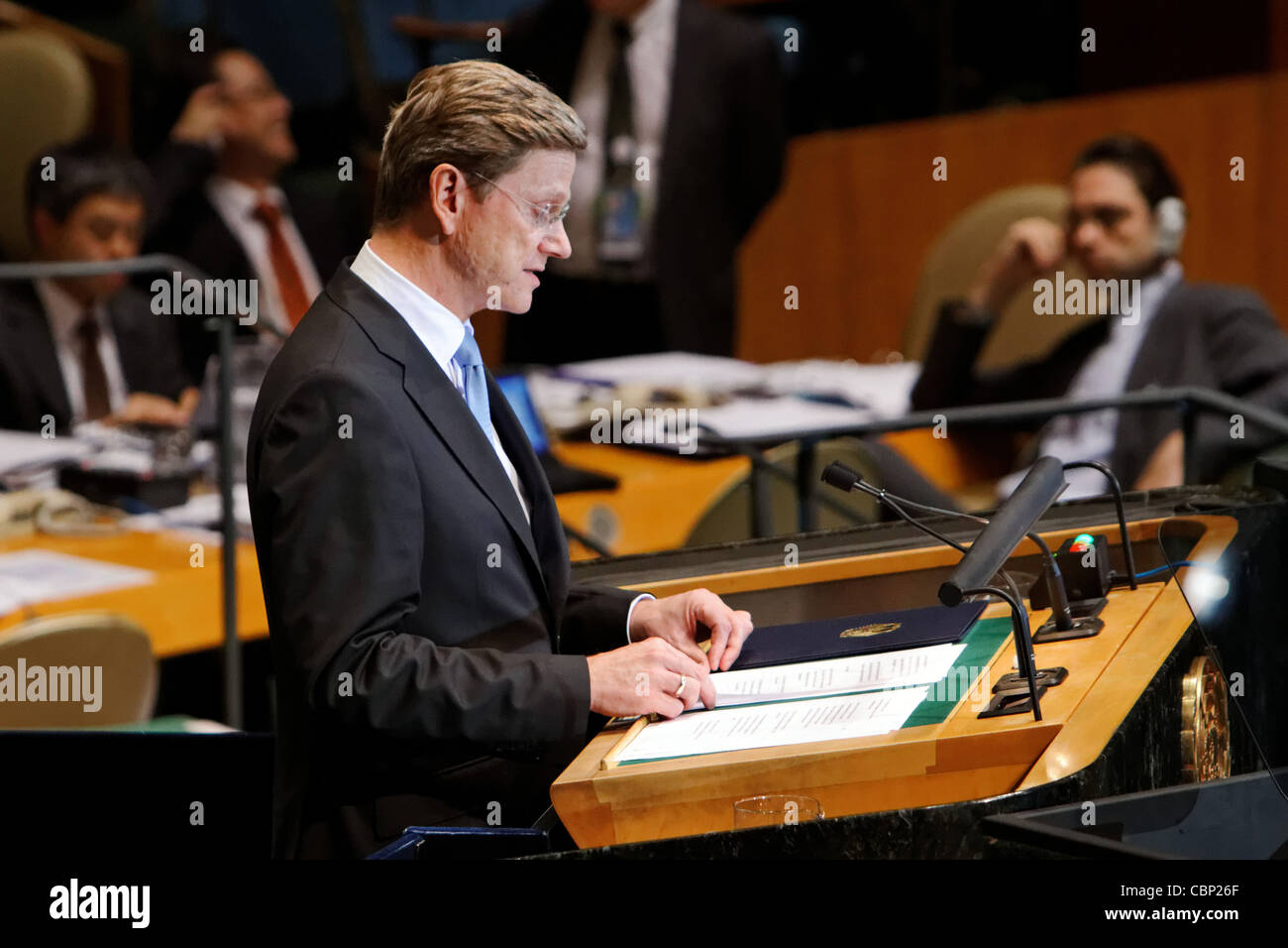 Ministro de Asuntos Exteriores alemán Guido Westerwelle hace un discurso durante la Asamblea General de las Naciones Unidas de 2010 en la Sede de la ONU en N Foto de stock