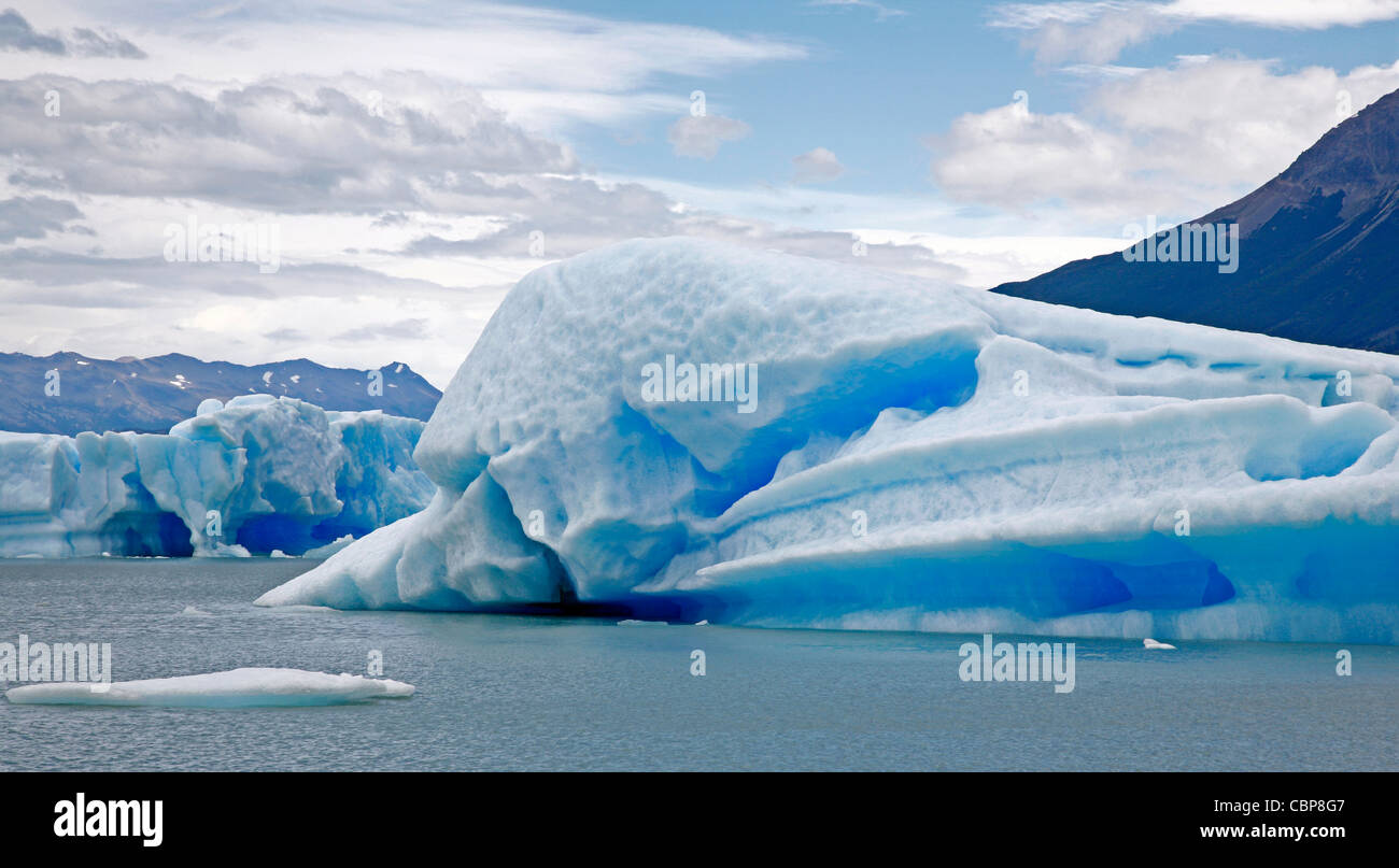 Los icebergs en el Lago Argentina, El Parque Nacional Los Glaciares, El Calafate, provincia de Santa Cruz. Patagonia. Argentina. Foto de stock