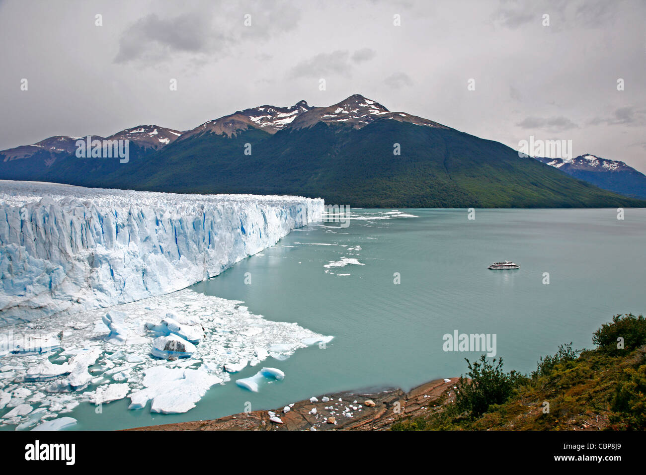 El Glaciar Perito Moreno. Parque Nacional Los Glaciares, El Calafate, provincia de Santa Cruz El Glaciar Perito Moreno. Parque Nacional Los Glaciares, El Calafate, provincia de Santa Cruz