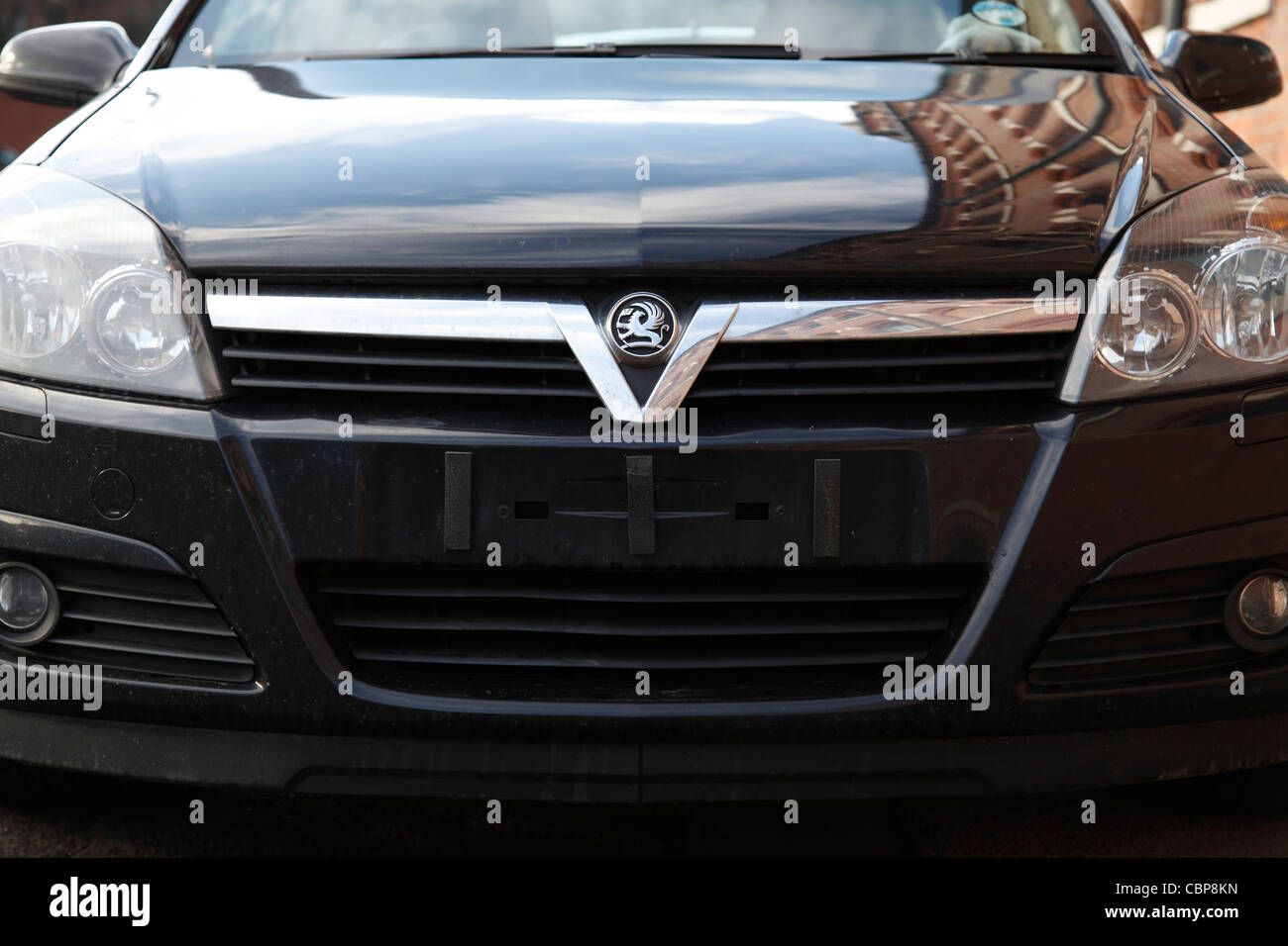 Placas de matrícula de vehículos robados de un automóvil en el Reino Unido. Foto de stock
