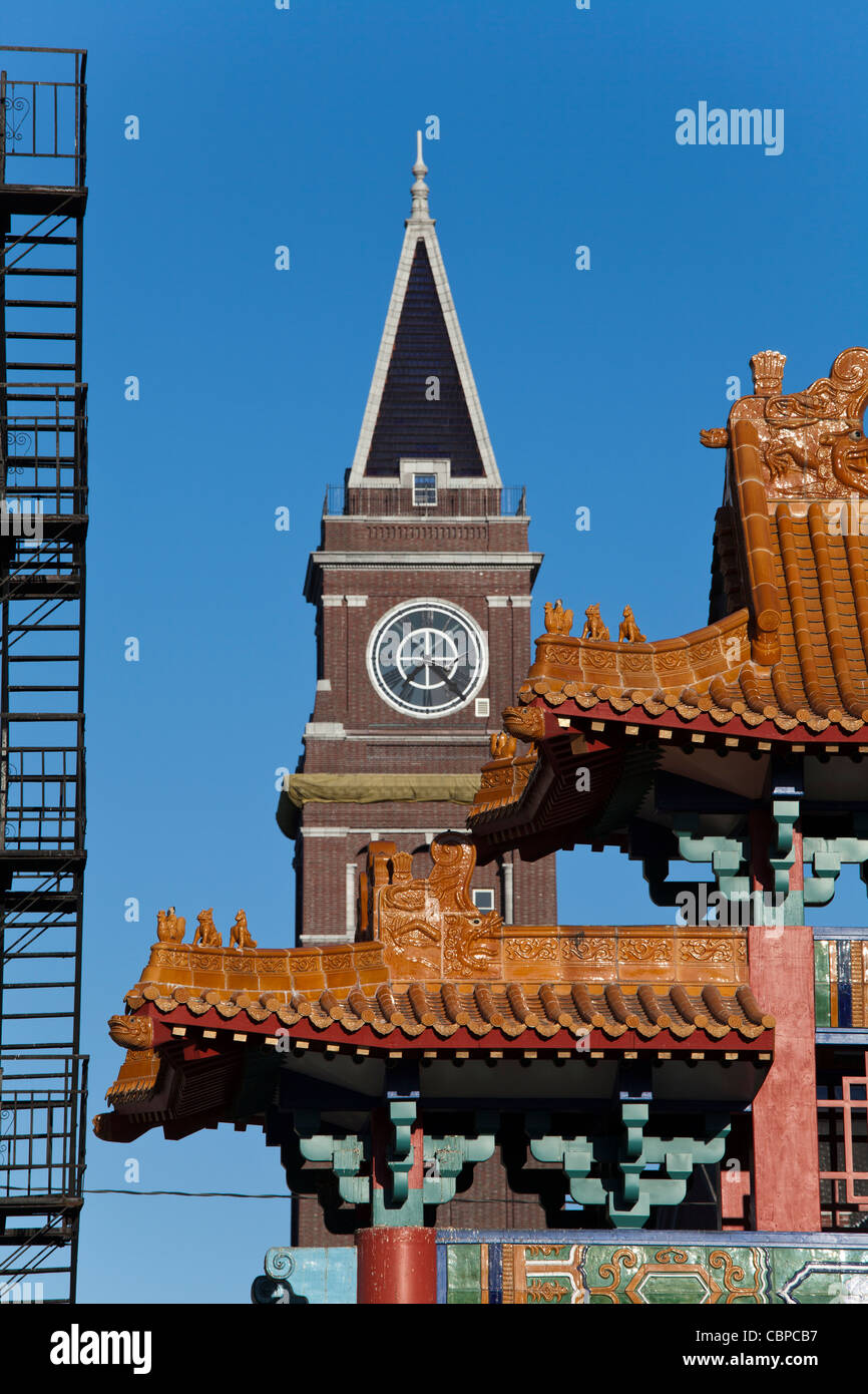 China Gate, King Street Station torre, Seattle, Washington, EE.UU. Foto de stock